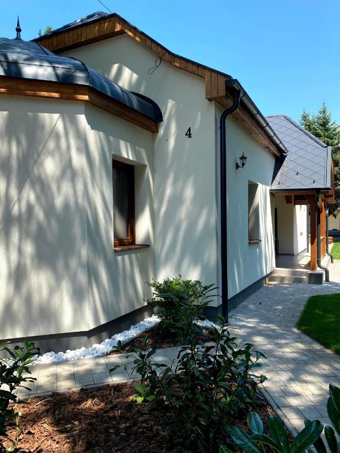 Karinthy Haz Pension Siófok Buitenkant foto