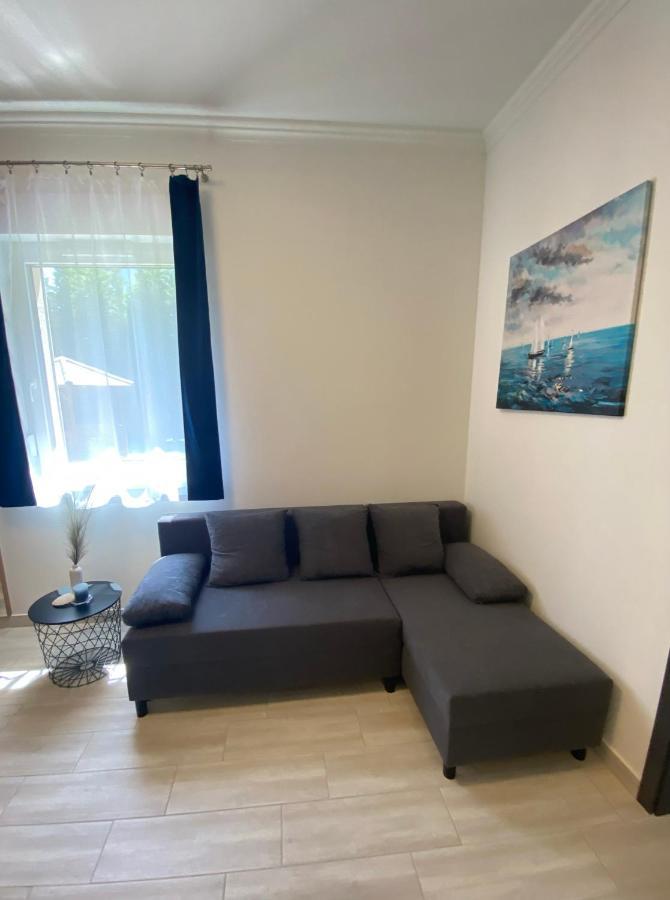 Karinthy Haz Pension Siófok Buitenkant foto