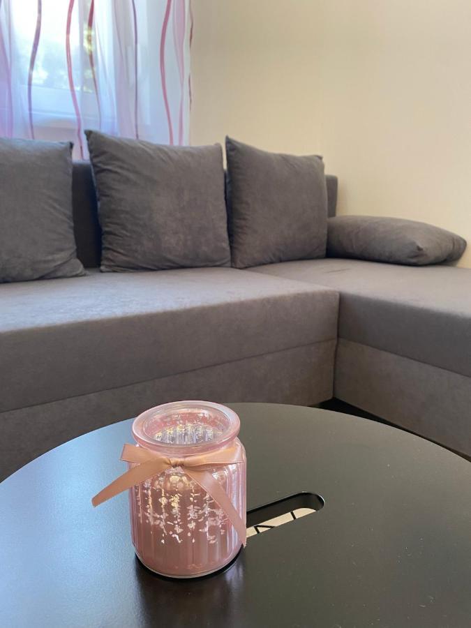 Karinthy Haz Pension Siófok Buitenkant foto