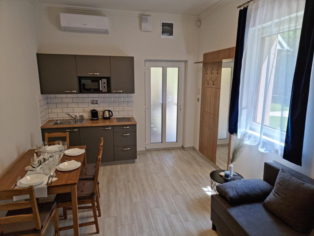 Karinthy Haz Pension Siófok Buitenkant foto