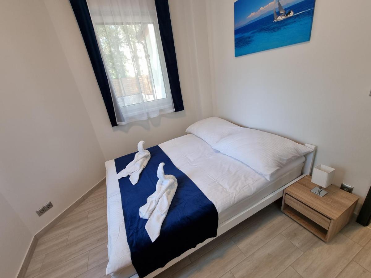 Karinthy Haz Pension Siófok Buitenkant foto