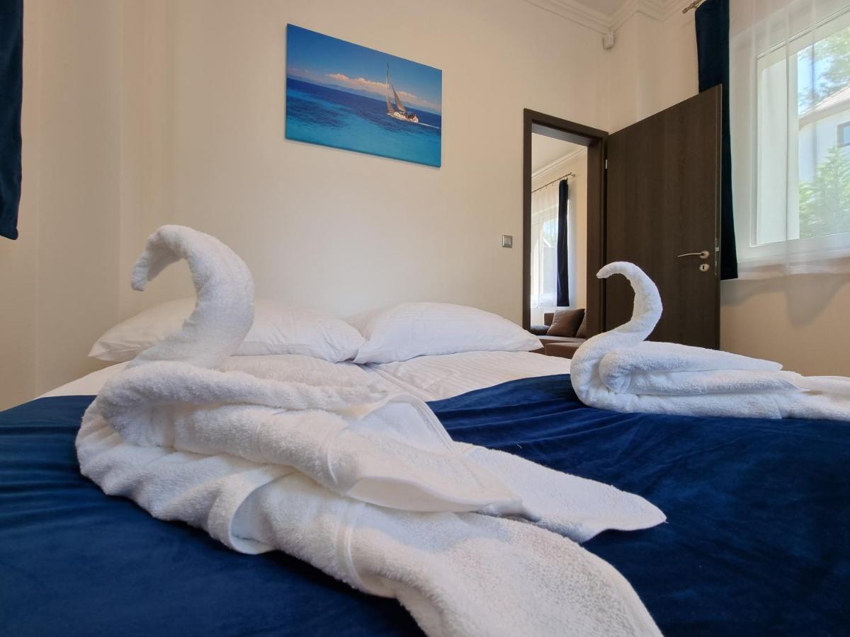 Karinthy Haz Pension Siófok Buitenkant foto