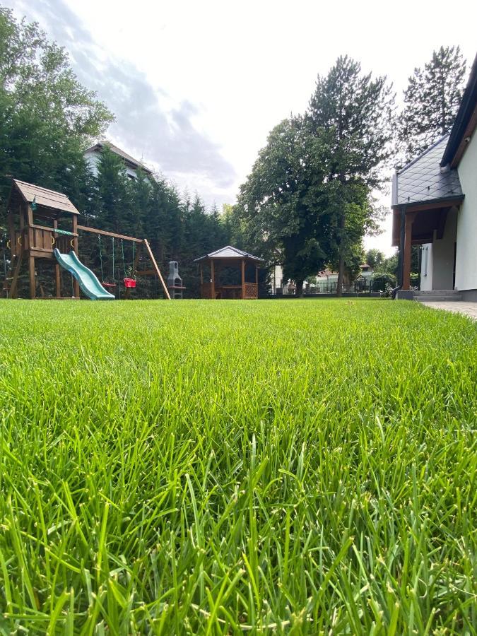 Karinthy Haz Pension Siófok Buitenkant foto