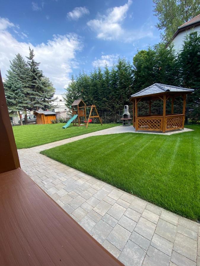 Karinthy Haz Pension Siófok Buitenkant foto